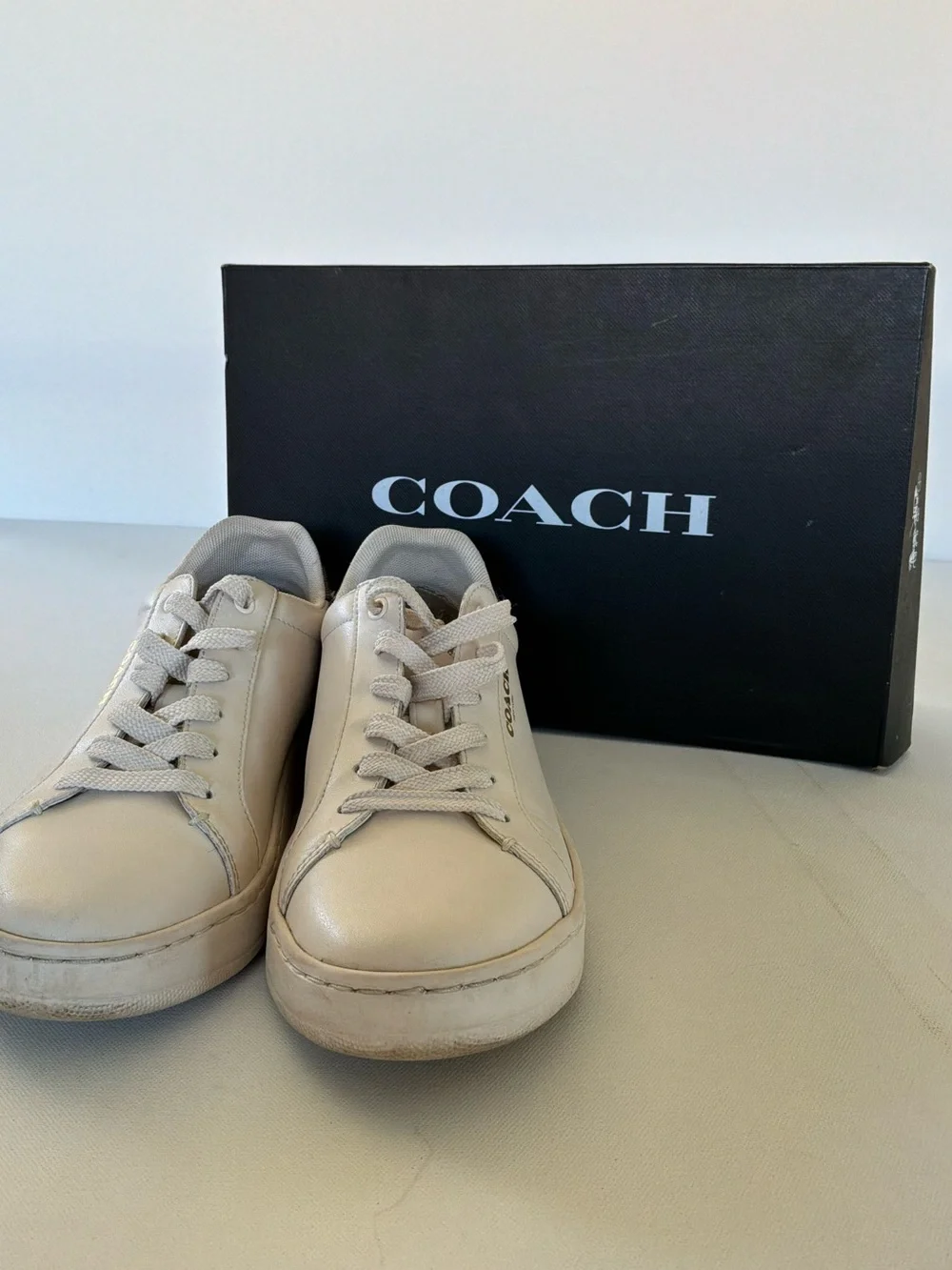 Coach Low Top Leather Sneakers White Signature Heel Women’s Size 8B with Box